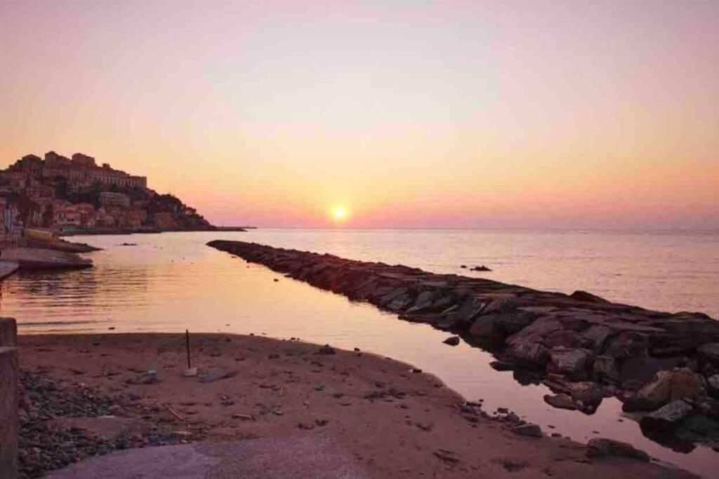 Appartamento Sul Mare Alla Foce 因佩里亚 外观 照片