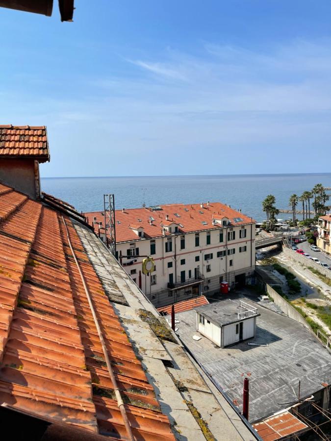 Appartamento Sul Mare Alla Foce 因佩里亚 外观 照片