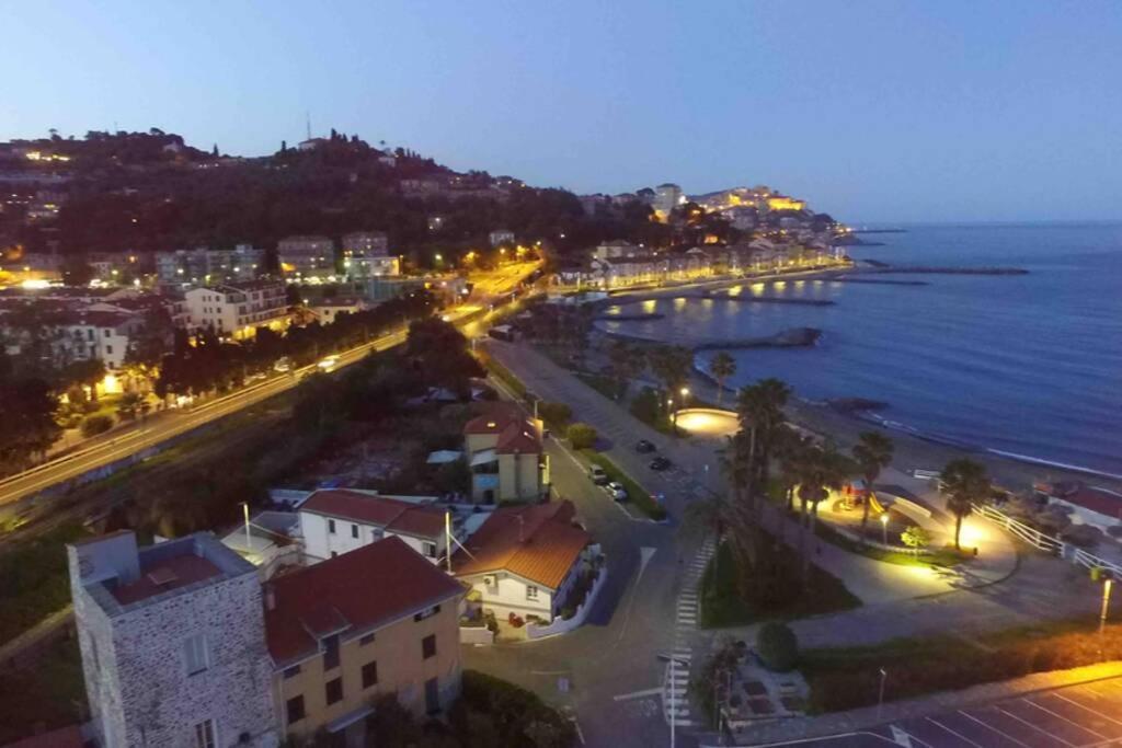Appartamento Sul Mare Alla Foce 因佩里亚 外观 照片